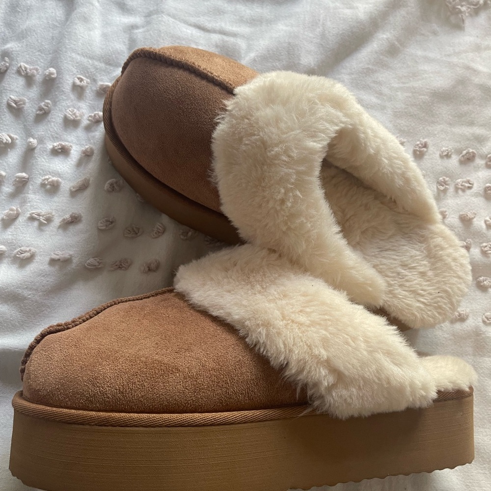 Cozy Tan and Cream Slippers with Plush Lining PLATFORM. BRAND NEW